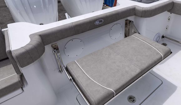 Sea Hunt Gamefish 30 Forward Seating image