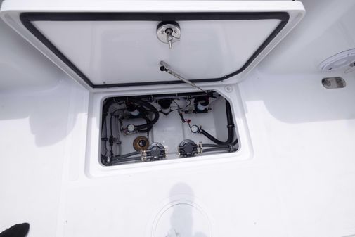 Sea Hunt Gamefish 30 Forward Seating image