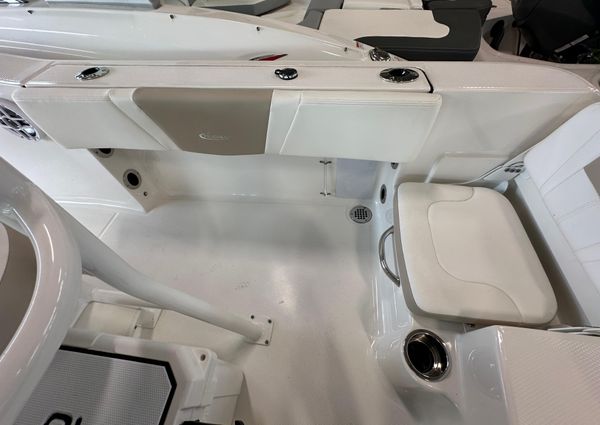 Robalo R180-CENTER-CONSOLE image