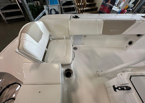 Robalo R180-CENTER-CONSOLE image