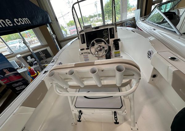 Robalo R180-CENTER-CONSOLE image