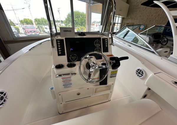 Robalo R180-CENTER-CONSOLE image