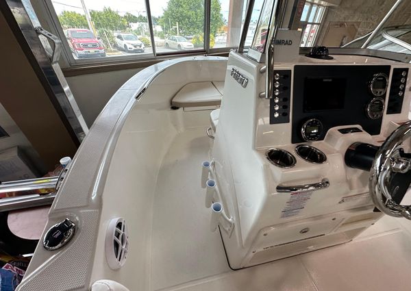 Robalo R180-CENTER-CONSOLE image