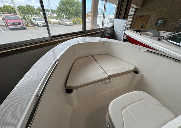 Robalo R180-CENTER-CONSOLE image