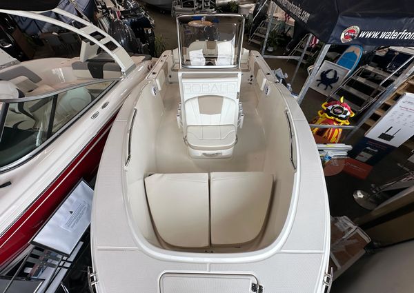 Robalo R180-CENTER-CONSOLE image