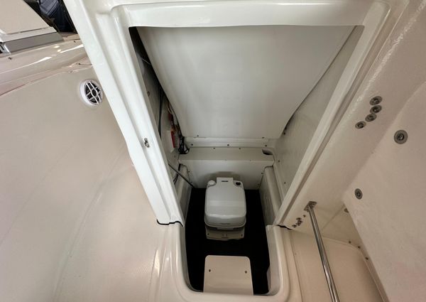 Robalo R180-CENTER-CONSOLE image