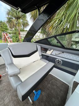 Cruisers Yachts 338 Sport Series image