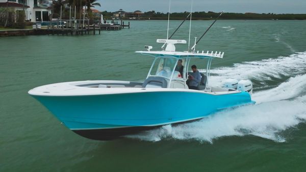 Mag Bay 33 Center Console