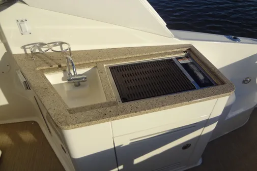 Sea Ray Sundancer 350 image