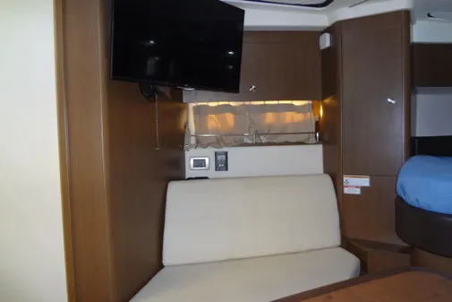 Sea Ray Sundancer 350 image