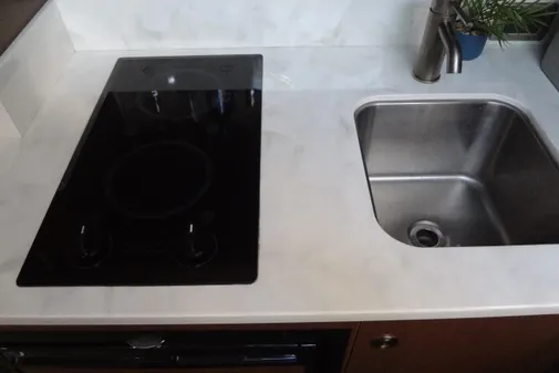 Sea Ray Sundancer 350 image