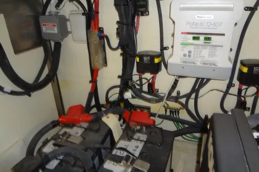 Sea Ray Sundancer 350 image