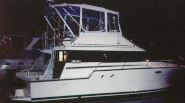 Luhrs 3400 Motor Yacht 
