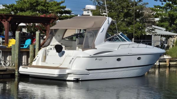 Cruisers Yachts 3672 Express 