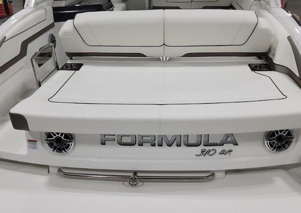 Formula 310 Bowrider image