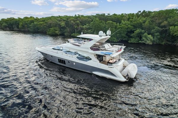 Azimut 70 - main image