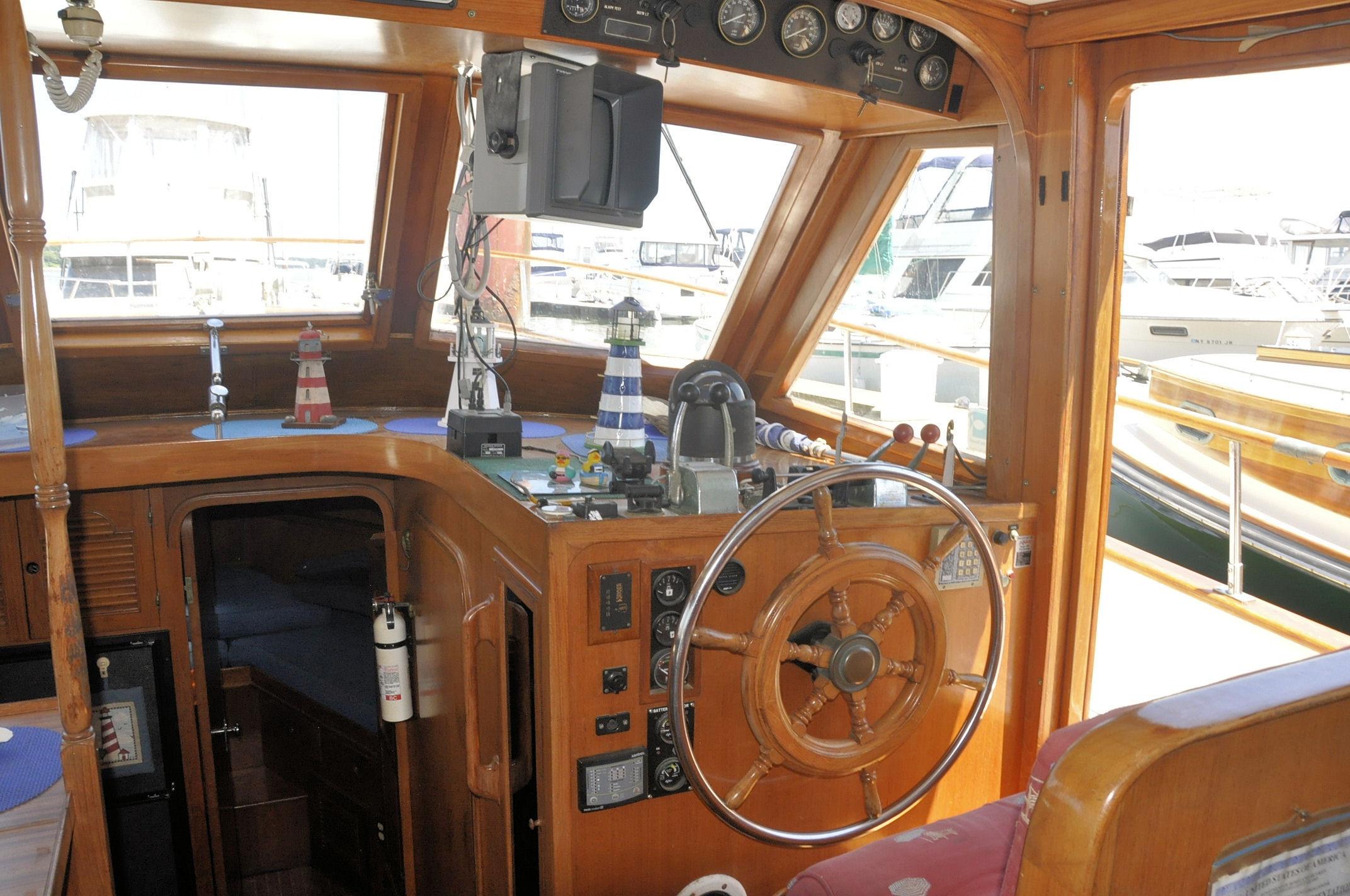 1986 Albin Sundeck Trawler Bronx, New York - Westchester Yacht Sales