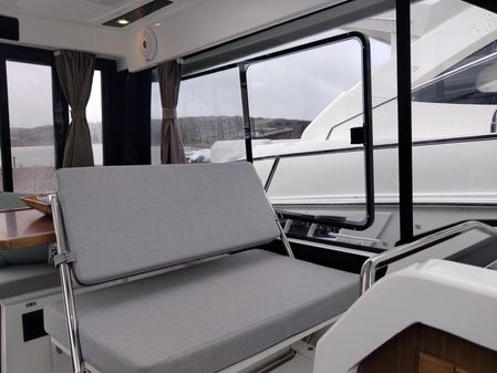 Jeanneau NC 895 Weekender image
