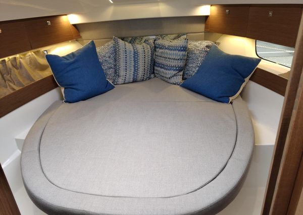 Jeanneau NC 895 Weekender image
