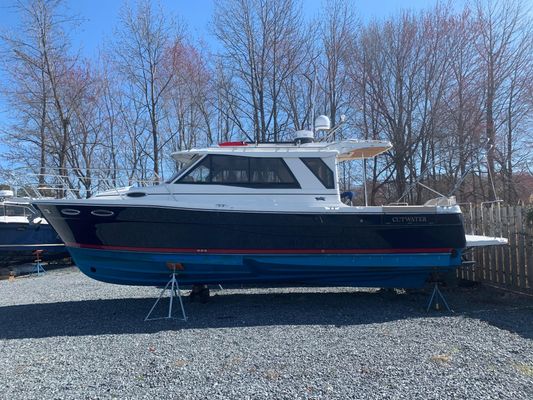 Cutwater 30 Sedan - main image