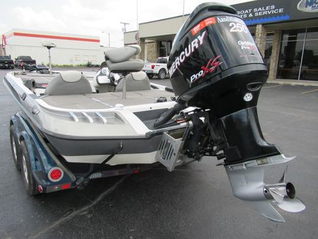 2018 Phoenix 921Pro Tulsa, Oklahoma - Nichols Marine Boat Sales