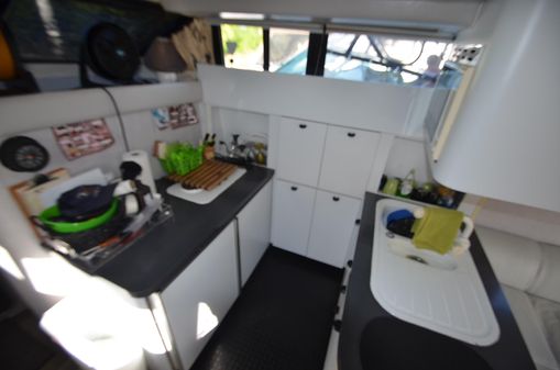Mainship 41 Cockpit image