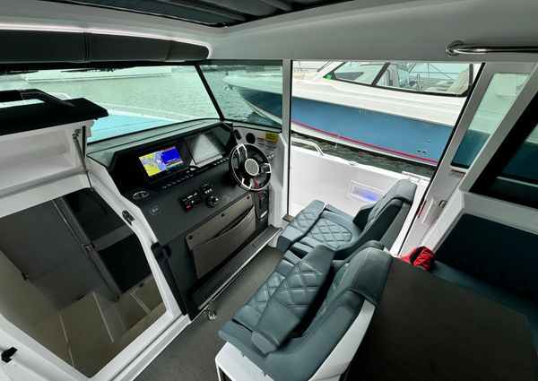 Axopar 37 XC CROSS CABIN image