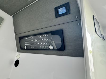 Axopar 37 XC CROSS CABIN image