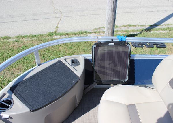 Sun-tracker 18-BASS-BUGGY-DLX image