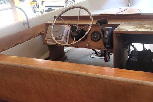 Boston-whaler 17-MONTAUK-2015-E-TEC-90-TEAK image