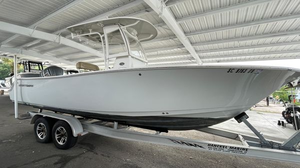 Sportsman Heritage 251 Center Console 