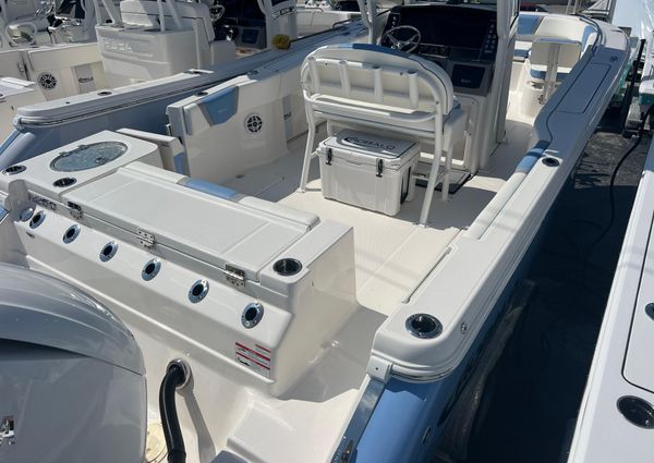 Robalo R250-CENTER-CONSOLE image