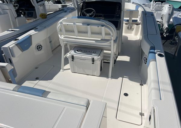 Robalo R250-CENTER-CONSOLE image