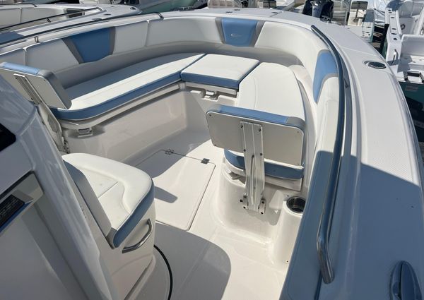 Robalo R250-CENTER-CONSOLE image