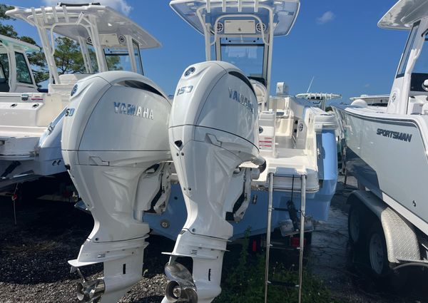 Robalo R250-CENTER-CONSOLE image