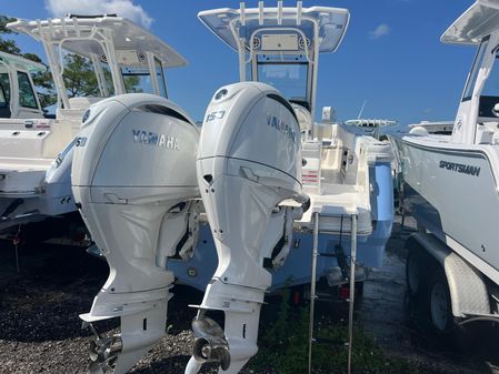 Robalo R250-CENTER-CONSOLE image