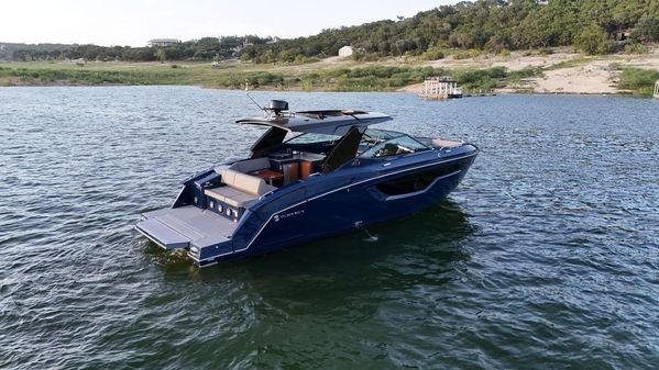 Cruisers Yachts 38 GLS I/O image