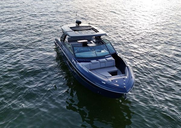 Cruisers Yachts 38 GLS I/O image