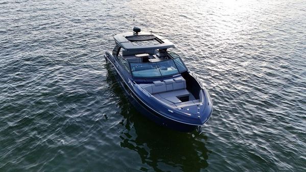 Cruisers Yachts 38 GLS I/O image