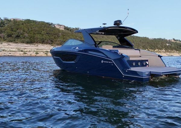 Cruisers Yachts 38 GLS I/O image