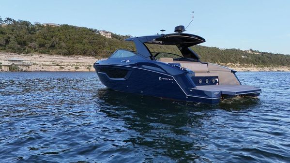 Cruisers Yachts 38 GLS I/O image