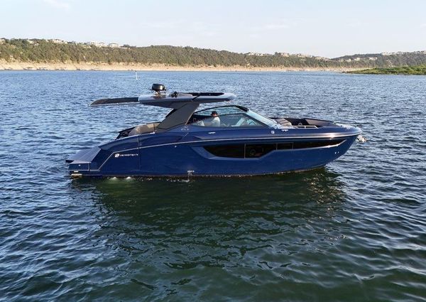 Cruisers Yachts 38 GLS I/O image