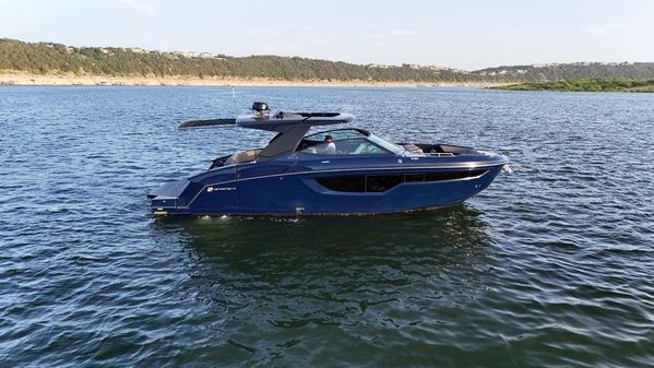 Cruisers Yachts 38 GLS I/O image