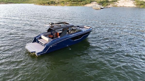 Cruisers Yachts 38 GLS I/O image