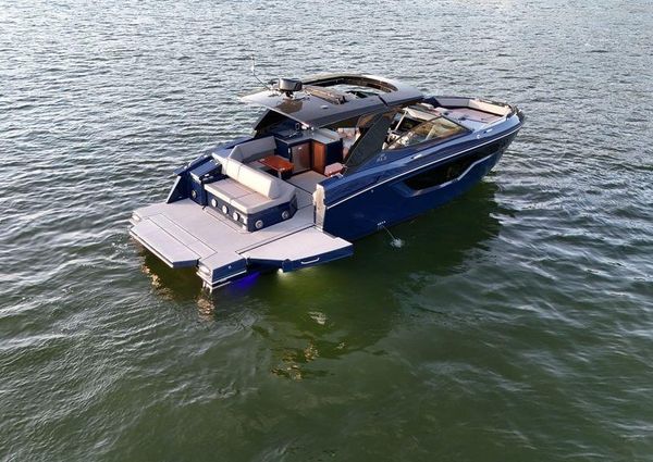 Cruisers Yachts 38 GLS I/O image