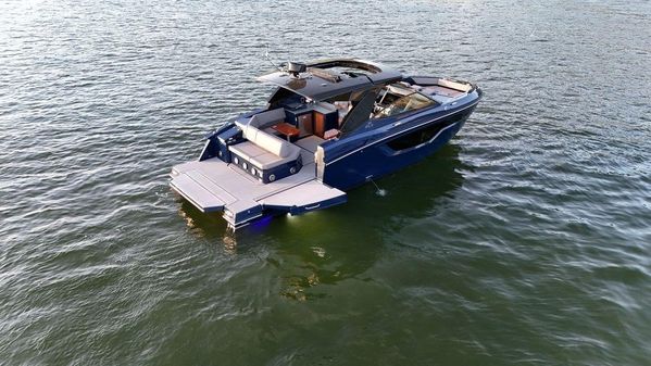 Cruisers Yachts 38 GLS I/O image