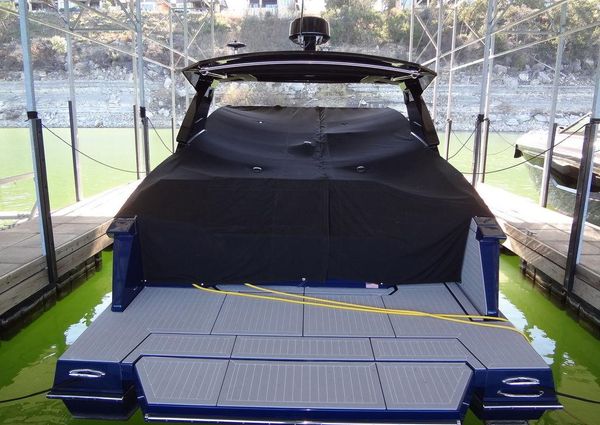 Cruisers Yachts 38 GLS I/O image