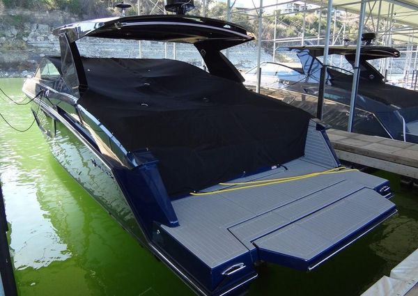 Cruisers Yachts 38 GLS I/O image