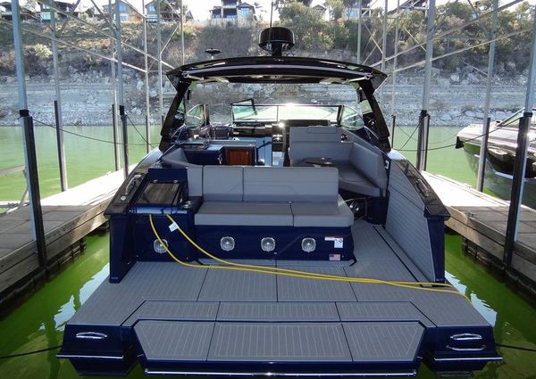 Cruisers Yachts 38 GLS I/O image