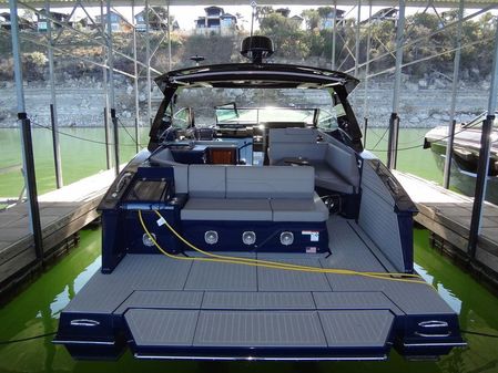 Cruisers Yachts 38 GLS I/O image